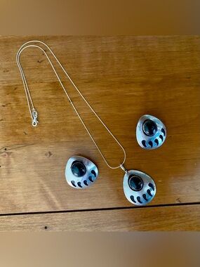 Native American Sterling Silver Onyx Bear Paw Necklace and Earrings Set